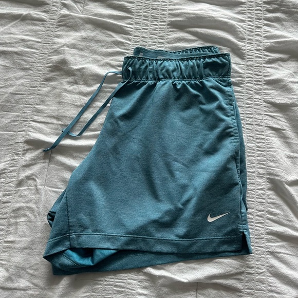 Nike athletic shorts - Picture 2 of 3